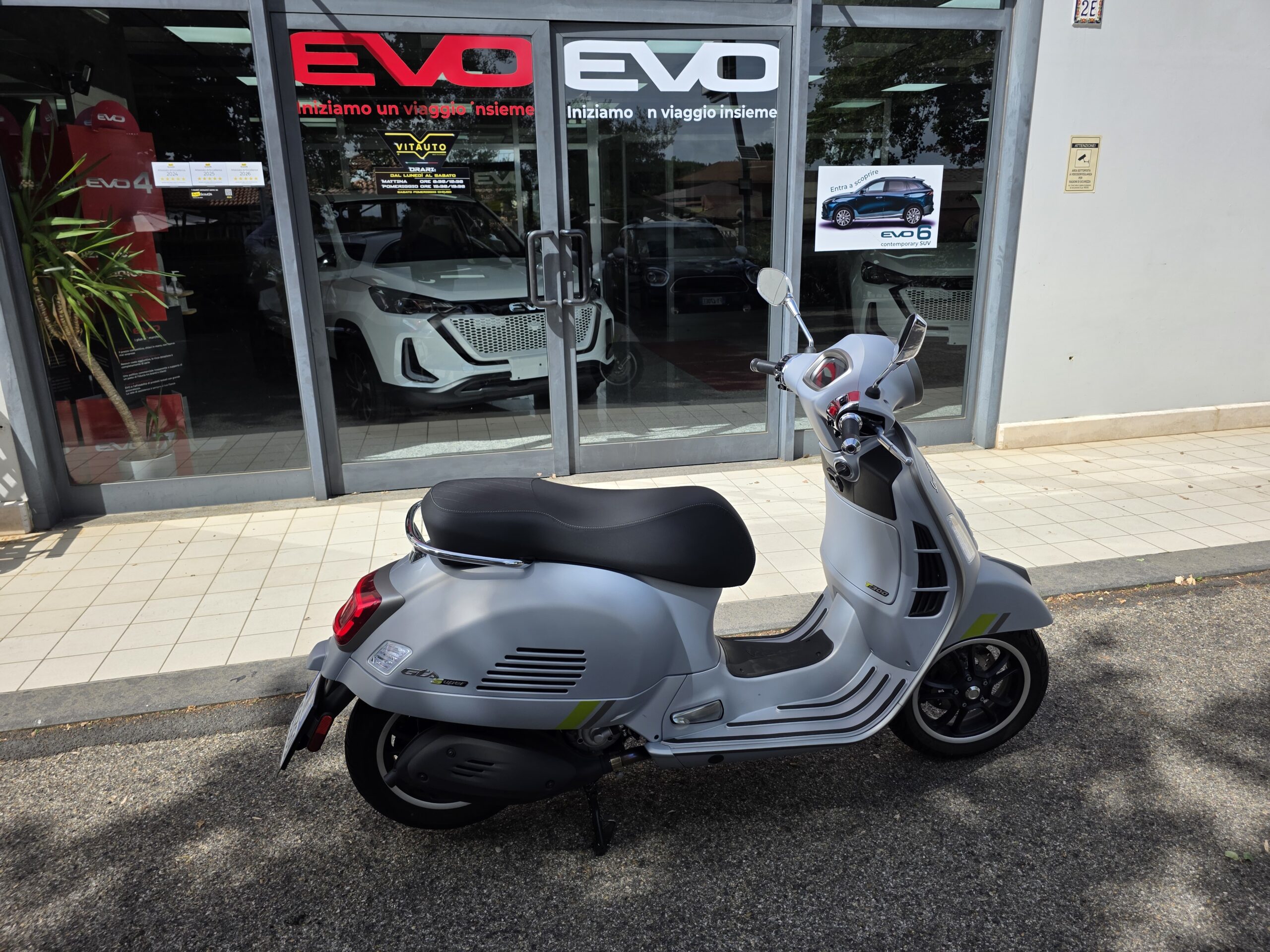 VESPA GTS 300 SuperTech VESPA GTS 300 SuperTech